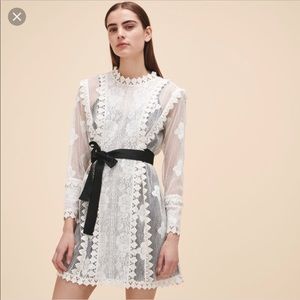 Romantic white lace maje dress with ribbon